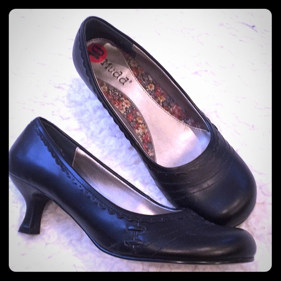 Mudd Shoes - Black rounded toe pump, size 10